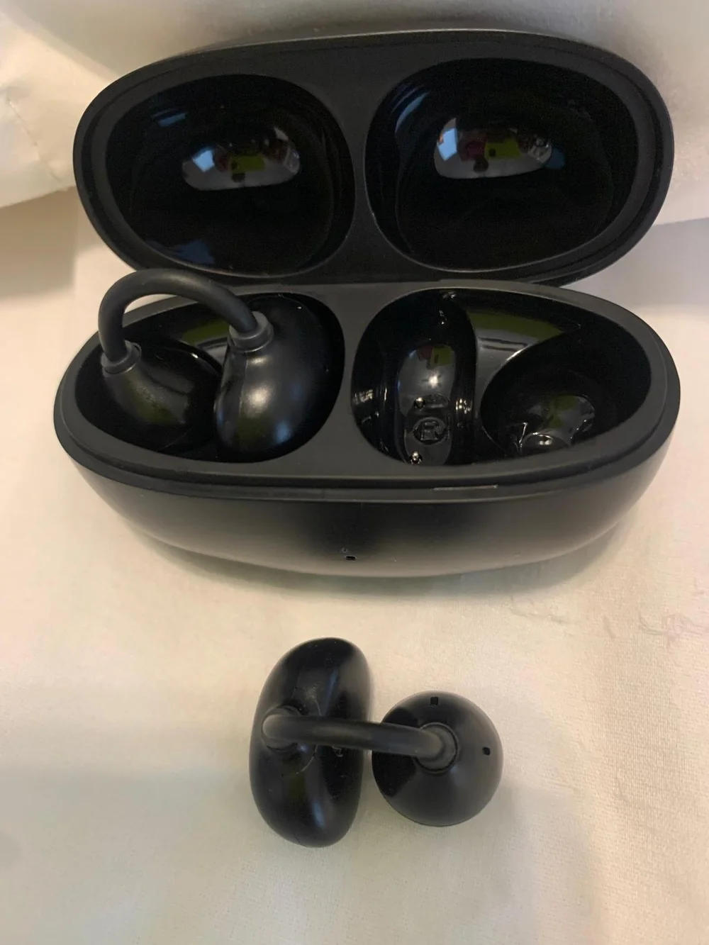 AMINY AI Translator Wireless Bluetooth Earbuds with Charging Case - Black